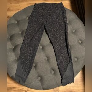 Women’s Lululemon Wonder Under Cropped High Rise Scalloped Hem-sz 6